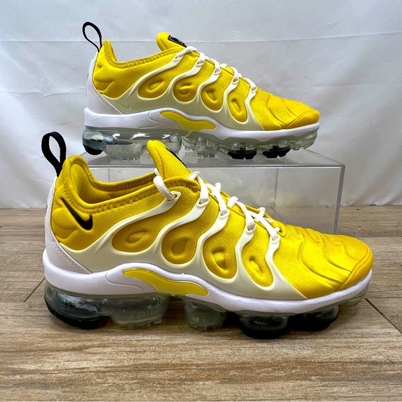 womens yellow nike vapormax